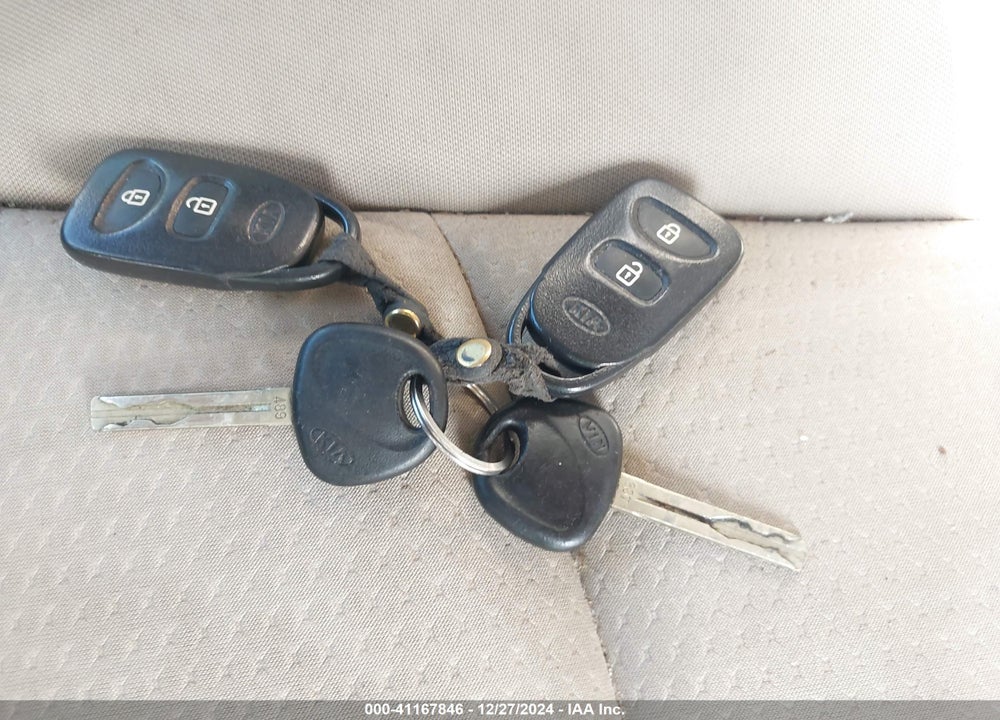 2013 KIA SORENTO LX VIN: 5XYKT3A6XDG387175