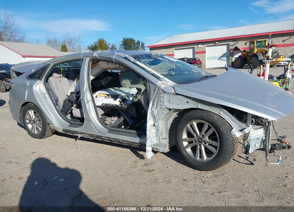 2015 HYUNDAI SONATA VIN: 5NPE24AF0FH156870