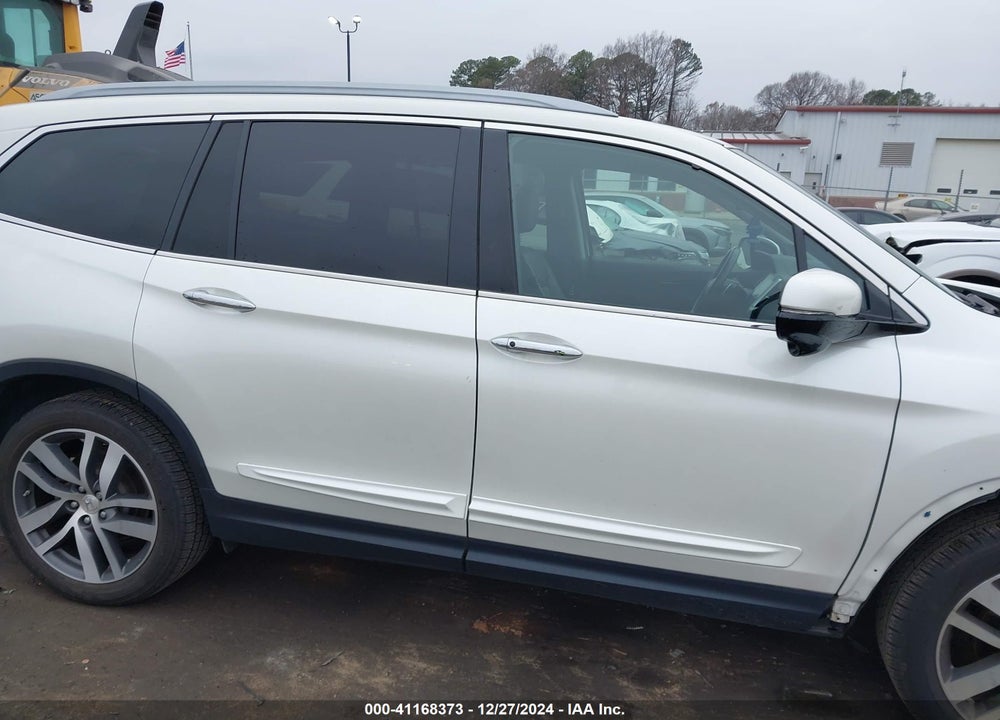 2017 HONDA PILOT TOURING VIN: 5FNYF5H91HB047200