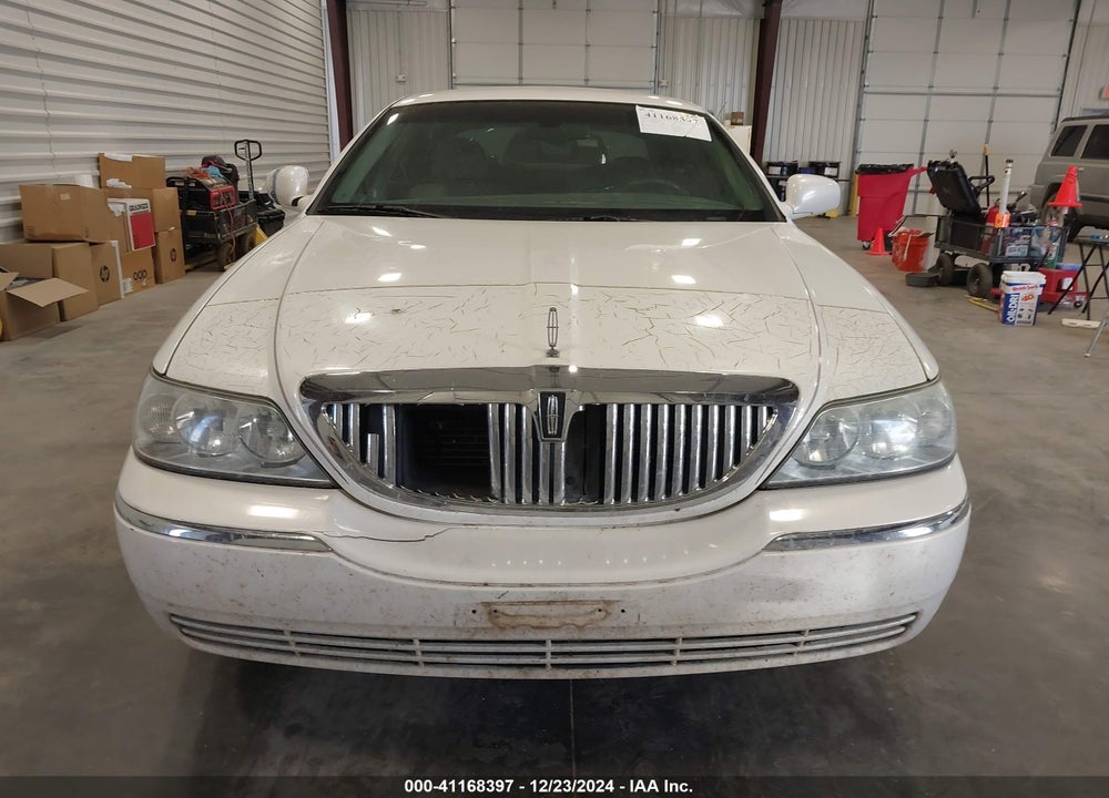 2003 LINCOLN TOWN CAR EXECUTIVE VIN: 1LNHM81W83Y643285