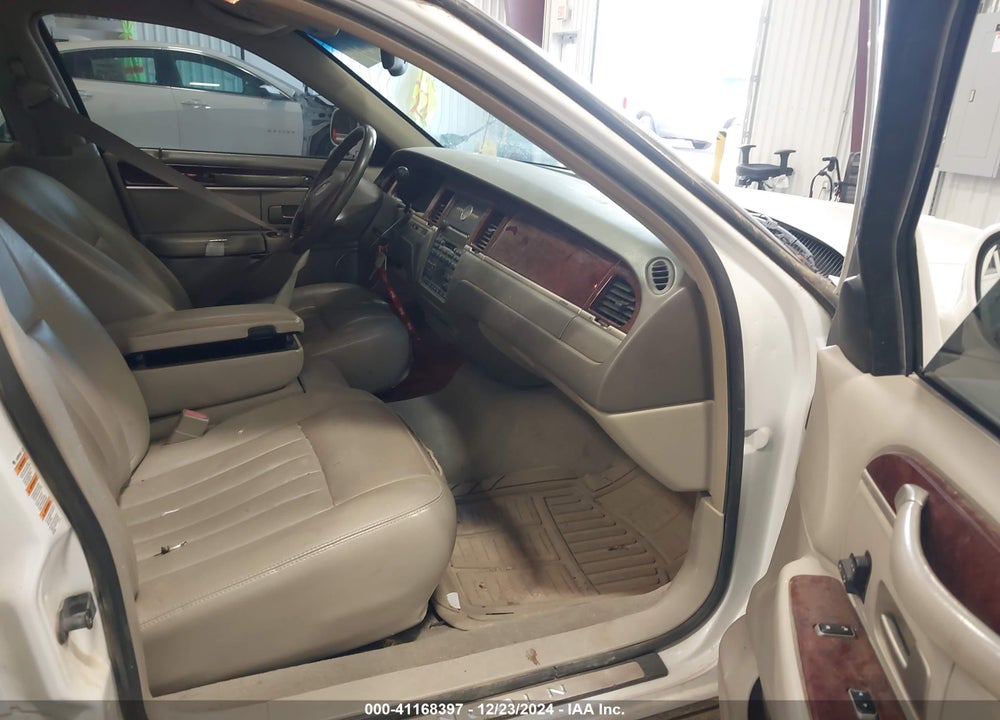 2003 LINCOLN TOWN CAR EXECUTIVE VIN: 1LNHM81W83Y643285