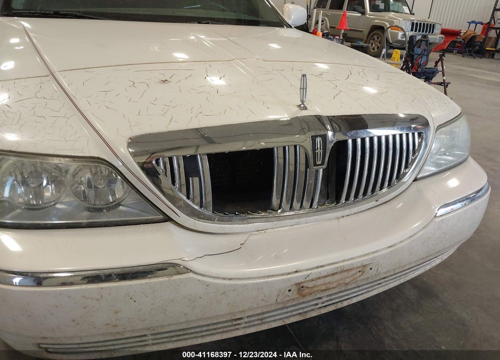 2003 LINCOLN TOWN CAR EXECUTIVE VIN: 1LNHM81W83Y643285