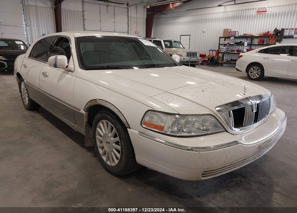 2003 LINCOLN TOWN CAR EXECUTIVE VIN: 1LNHM81W83Y643285