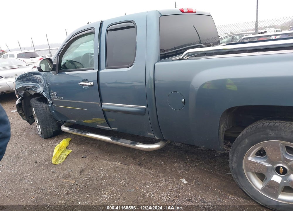 2011 CHEVROLET SILVERADO VIN: 1GCRCSE08BZ440582