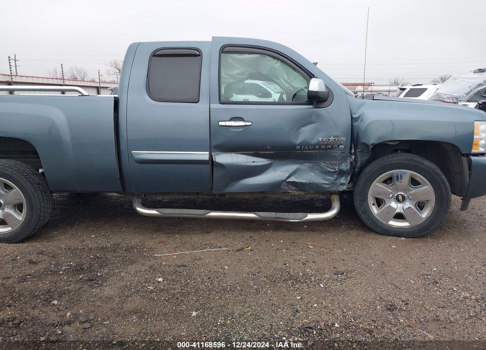 2011 CHEVROLET SILVERADO VIN: 1GCRCSE08BZ440582