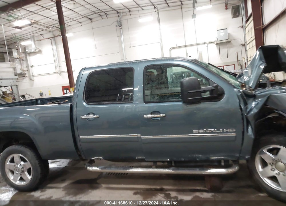 2011 GMC SIERRA 2500HD DENALI VIN: 1GT125C86BF250873