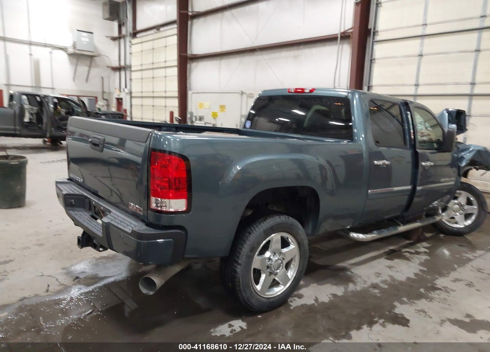 2011 GMC SIERRA 2500HD DENALI VIN: 1GT125C86BF250873