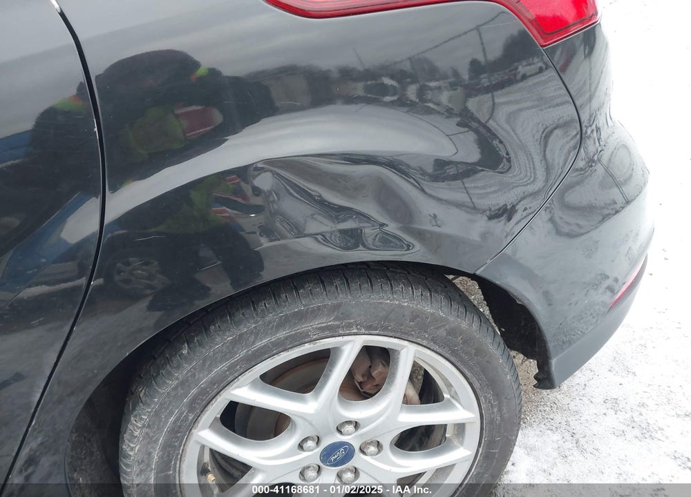 2015 FORD FOCUS SE VIN: 1FADP3K2XFL299605