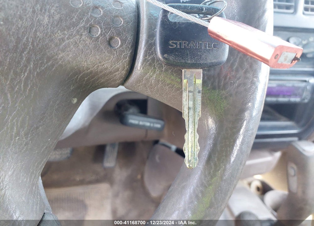 2001 TOYOTA TACOMA BASE V6 (A4) VIN: 5TEWN72N81Z775371