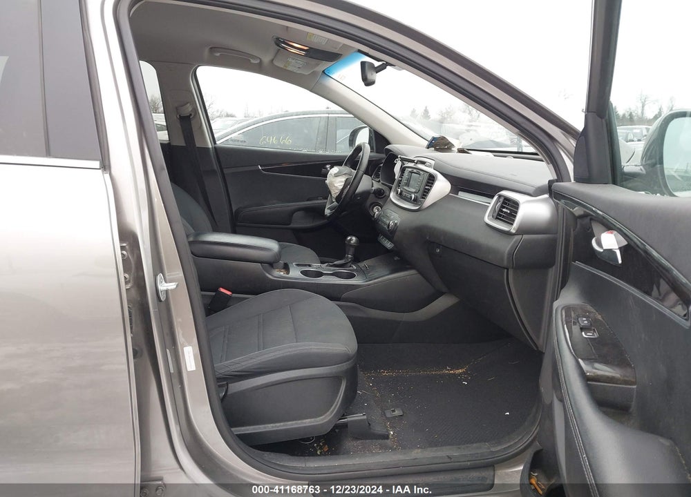 2016 KIA SORENTO VIN: 5XYPG4A51GG071532