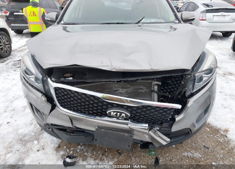 2016 KIA SORENTO VIN: 5XYPG4A51GG071532