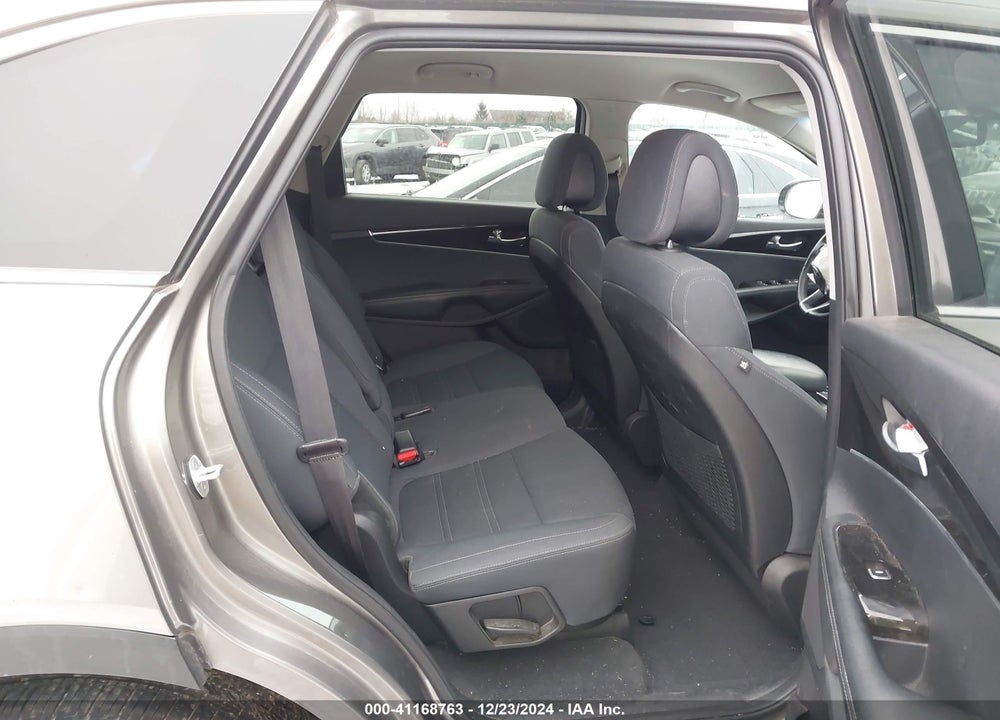 2016 KIA SORENTO VIN: 5XYPG4A51GG071532