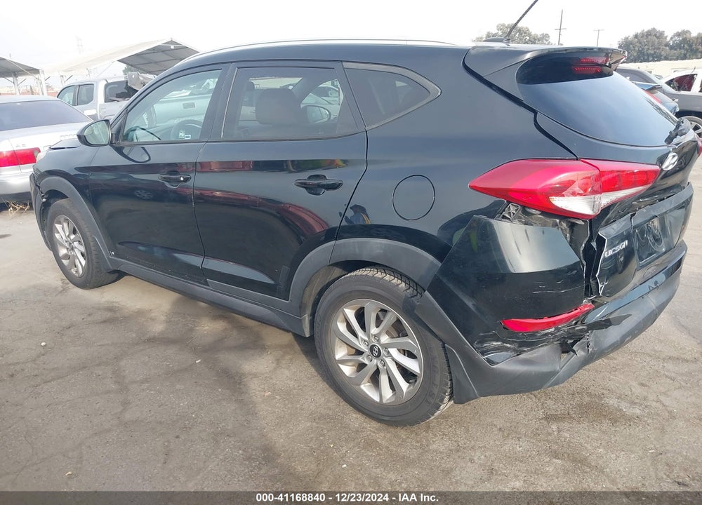 2016 HYUNDAI TUCSON SE VIN: KM8J33A48GU240555