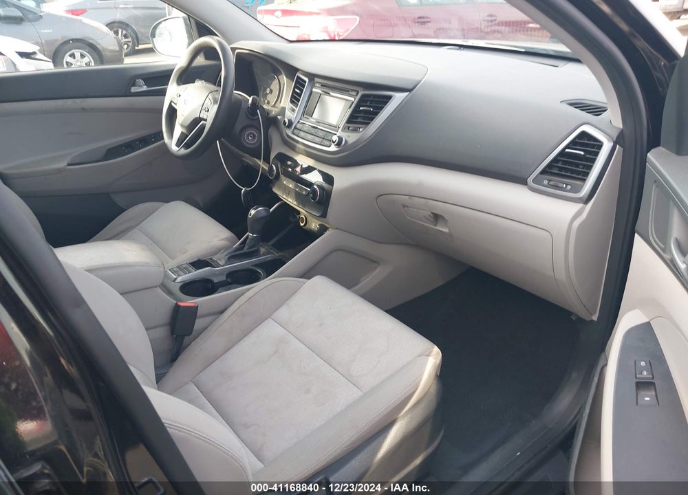2016 HYUNDAI TUCSON SE VIN: KM8J33A48GU240555