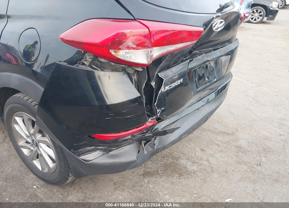 2016 HYUNDAI TUCSON SE VIN: KM8J33A48GU240555