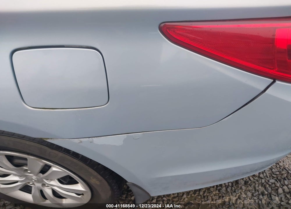 2011 HYUNDAI SONATA VIN: 5NPEB4AC0BH139518