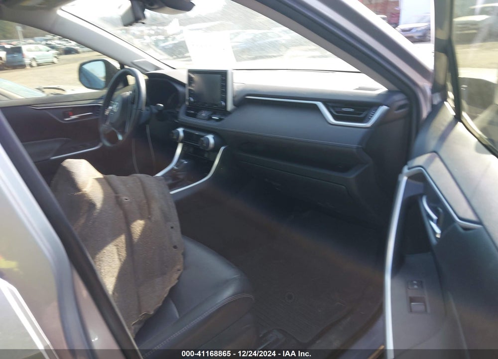 2019 TOYOTA RAV4 XLE PREMIUM VIN: JTMC1RFV1KD029603