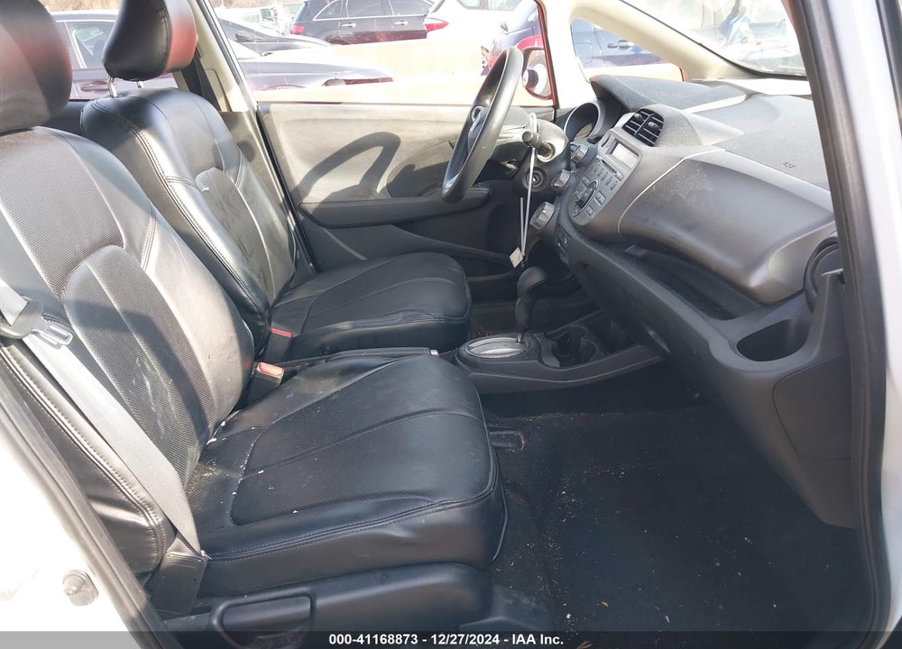 2013 HONDA FIT VIN: JHMGE8H32DC036238
