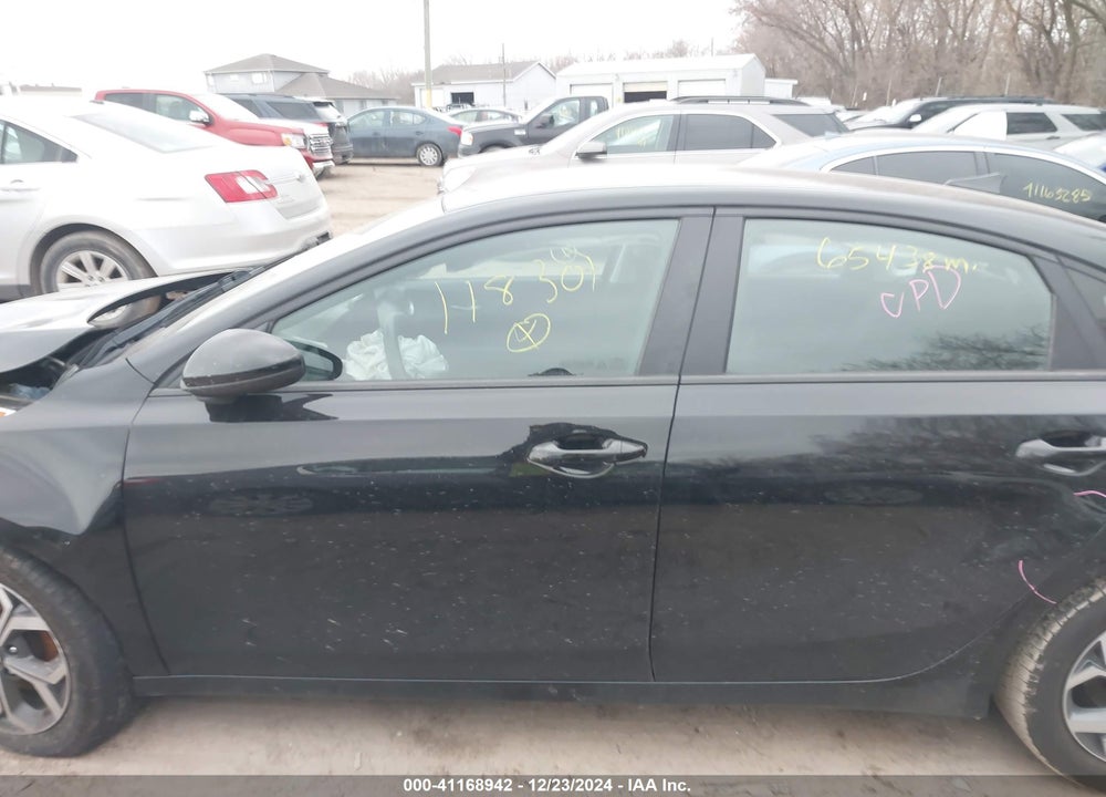 2019 KIA FORTE LXS VIN: 3KPF24AD0KE118301