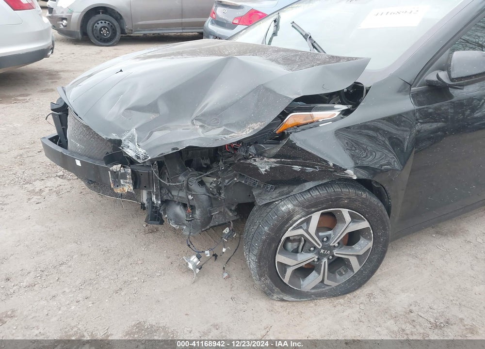 2019 KIA FORTE LXS VIN: 3KPF24AD0KE118301