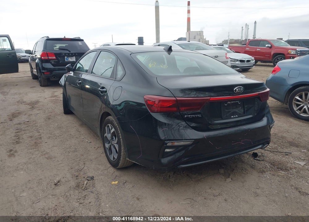 2019 KIA FORTE LXS VIN: 3KPF24AD0KE118301