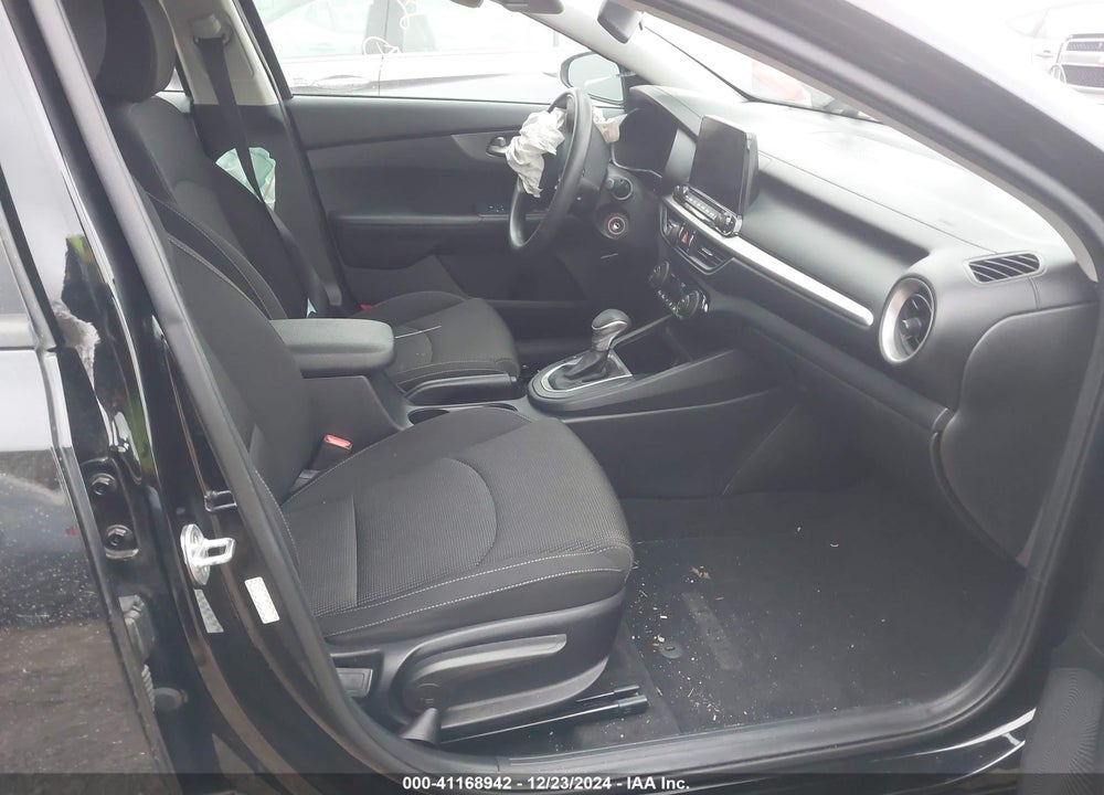 2019 KIA FORTE LXS VIN: 3KPF24AD0KE118301