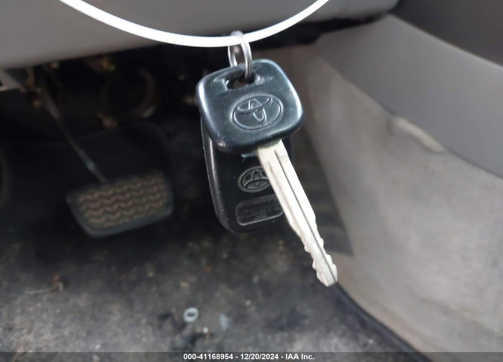 2002 TOYOTA CAMRY LE VIN: 4T1BE32K82U085140
