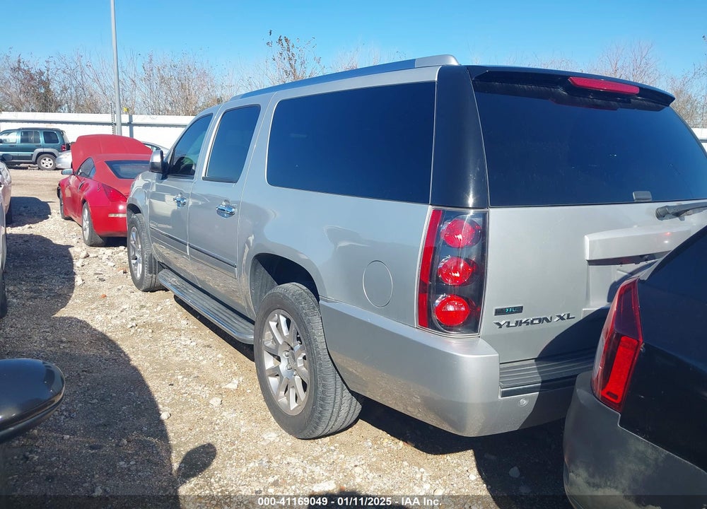 2010 GMC YUKON XL 1500 DENALI VIN: 1GKUKMEF9AR185375