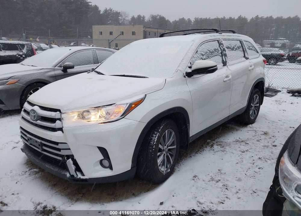 2019 TOYOTA HIGHLANDER XLE VIN: 5TDJZRFHXKS620995