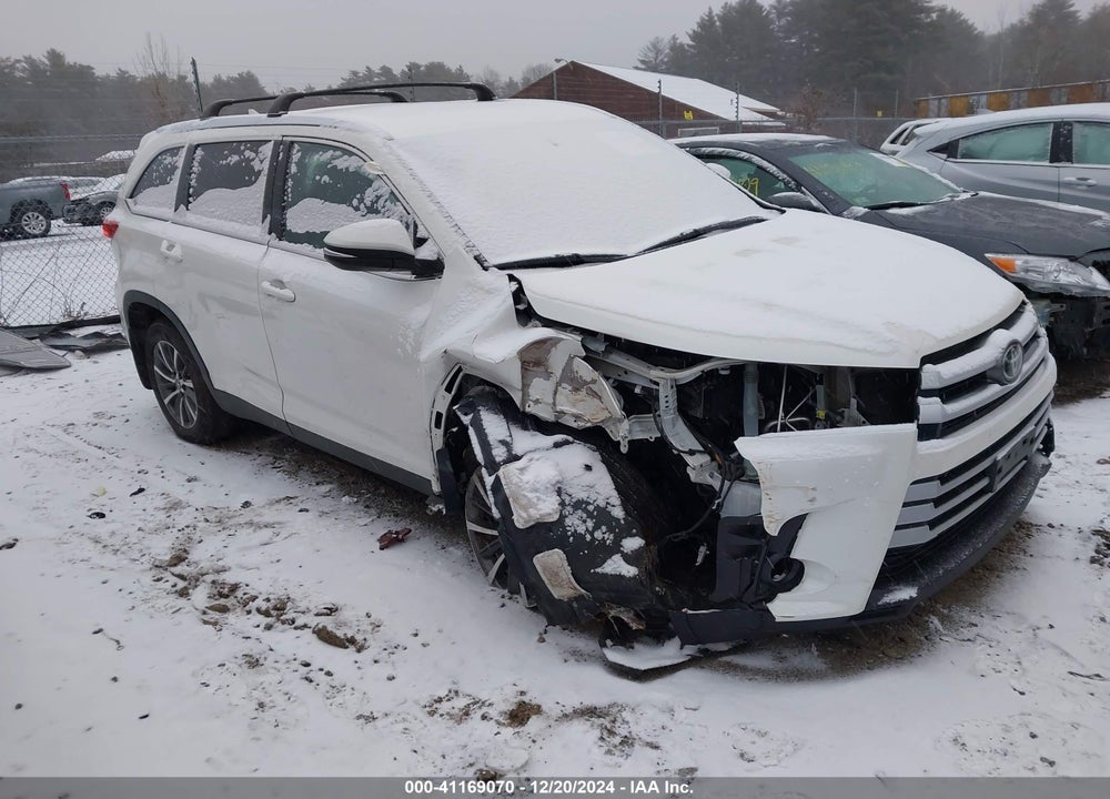 2019 TOYOTA HIGHLANDER XLE VIN: 5TDJZRFHXKS620995