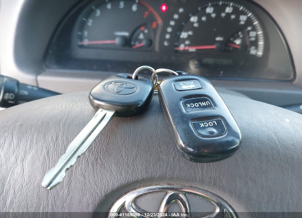 2004 TOYOTA CAMRY XLE VIN: 4T1BE30K44U930538