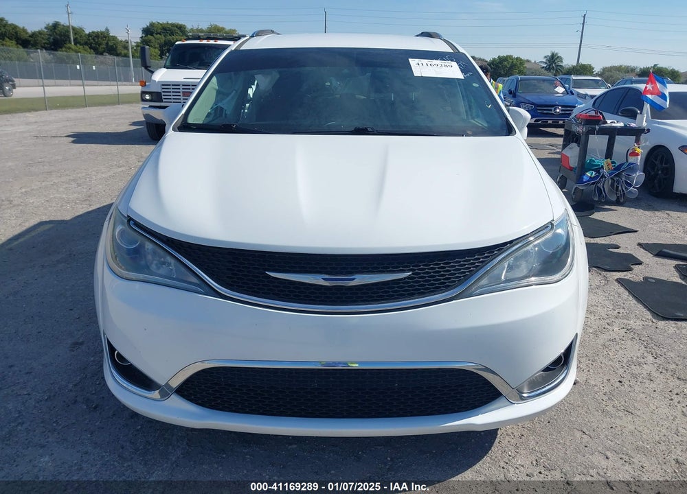 2018 CHRYSLER PACIFICA TOURING L VIN: 2C4RC1BGXJR204505