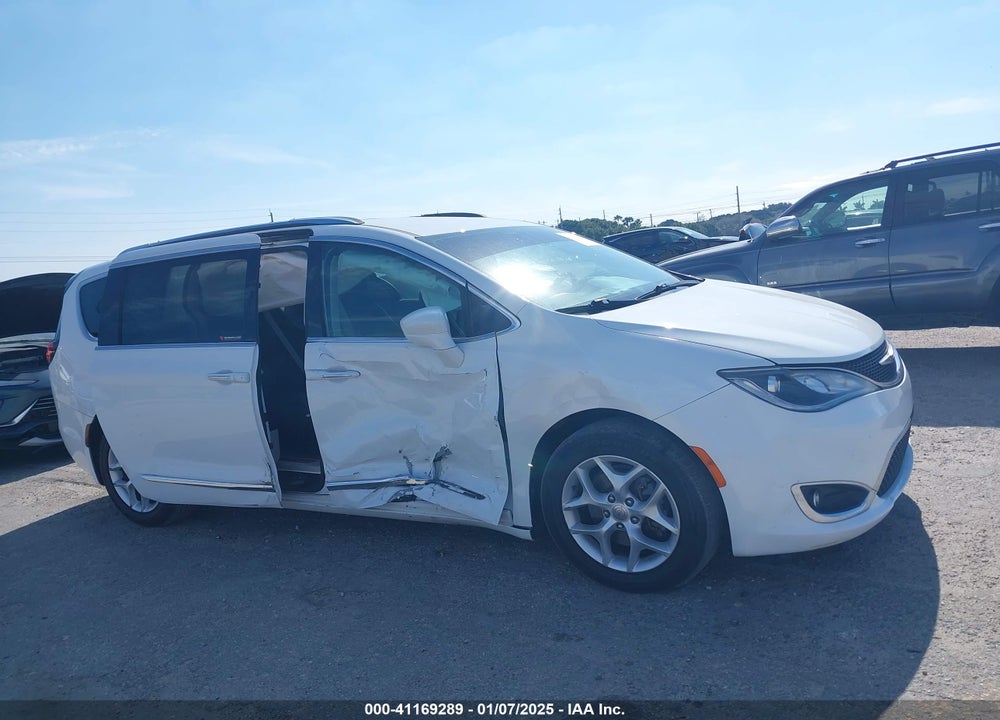 2018 CHRYSLER PACIFICA TOURING L VIN: 2C4RC1BGXJR204505