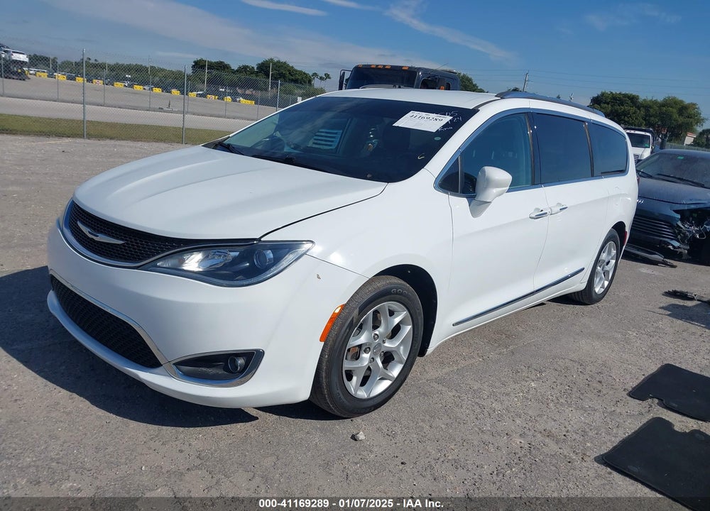 2018 CHRYSLER PACIFICA TOURING L VIN: 2C4RC1BGXJR204505