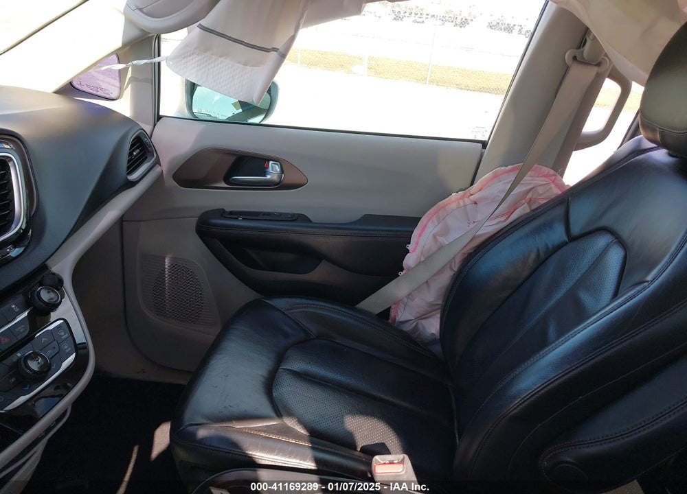 2018 CHRYSLER PACIFICA TOURING L VIN: 2C4RC1BGXJR204505