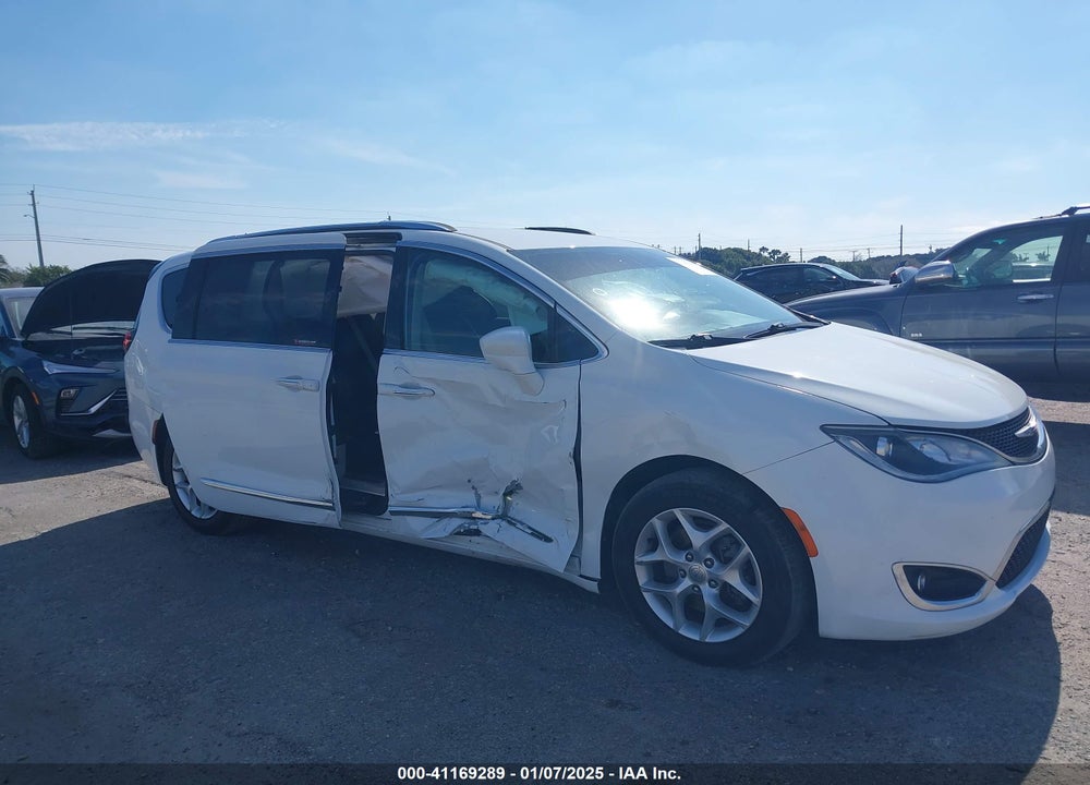 2018 CHRYSLER PACIFICA TOURING L VIN: 2C4RC1BGXJR204505