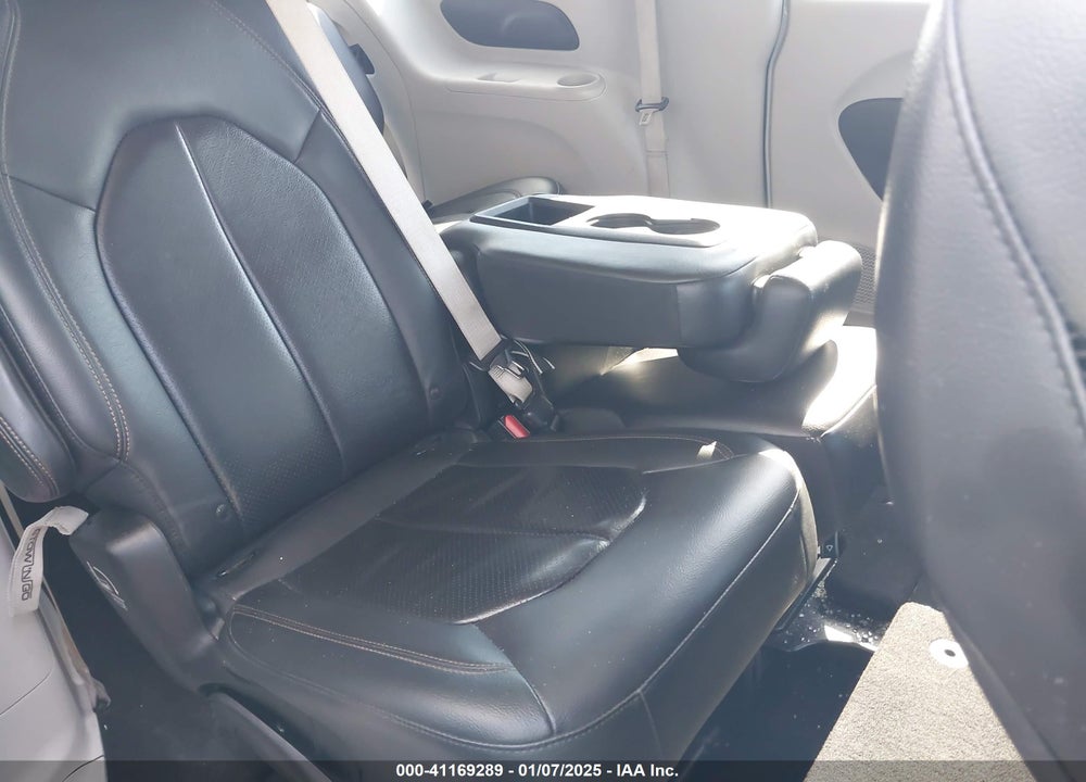 2018 CHRYSLER PACIFICA TOURING L VIN: 2C4RC1BGXJR204505
