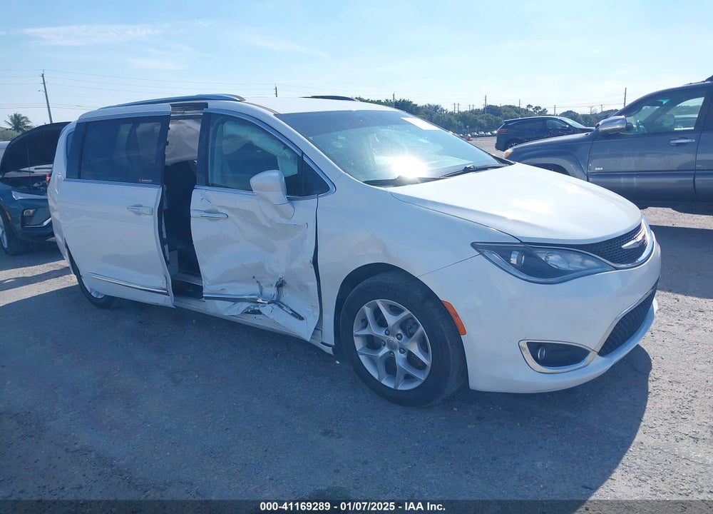 2018 CHRYSLER PACIFICA TOURING L VIN: 2C4RC1BGXJR204505