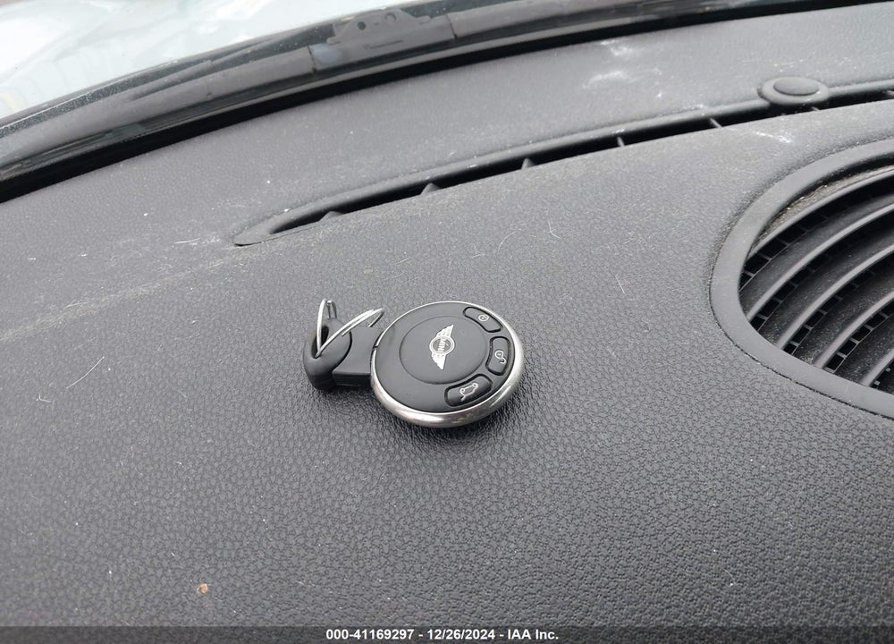 2012 MINI COOPER VIN: WMWSU3C54CT541901