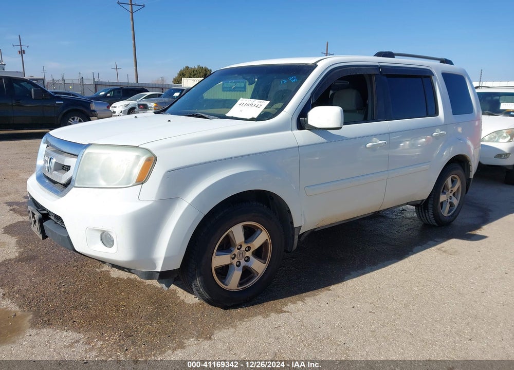 2011 HONDA PILOT EX VIN: 5FNYF3H40BB006217