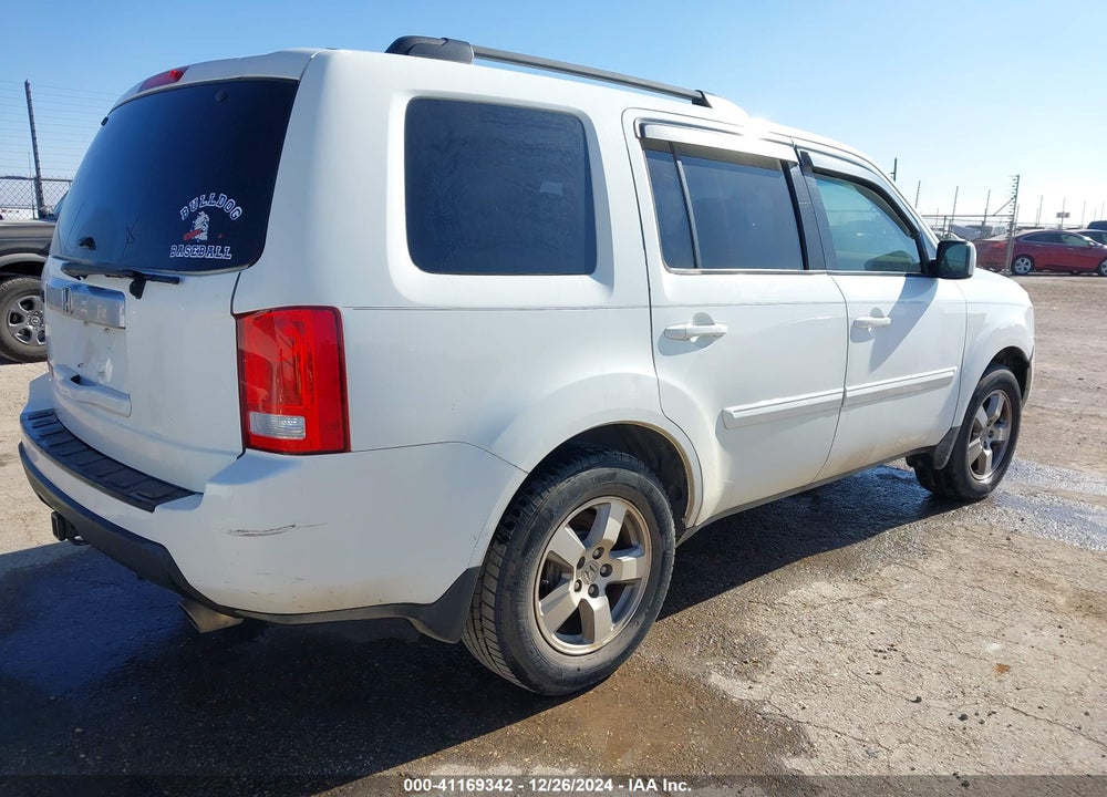 2011 HONDA PILOT EX VIN: 5FNYF3H40BB006217
