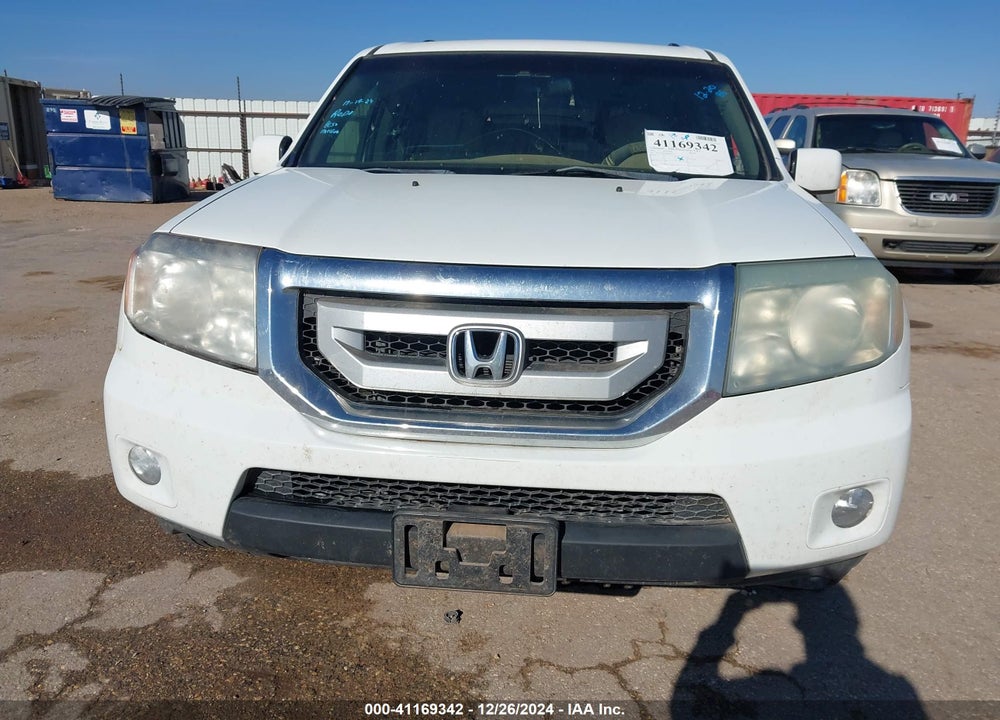 2011 HONDA PILOT EX VIN: 5FNYF3H40BB006217
