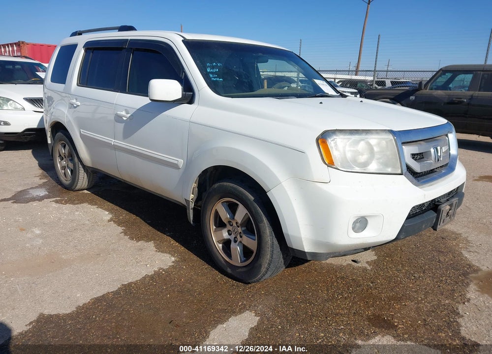 2011 HONDA PILOT EX VIN: 5FNYF3H40BB006217