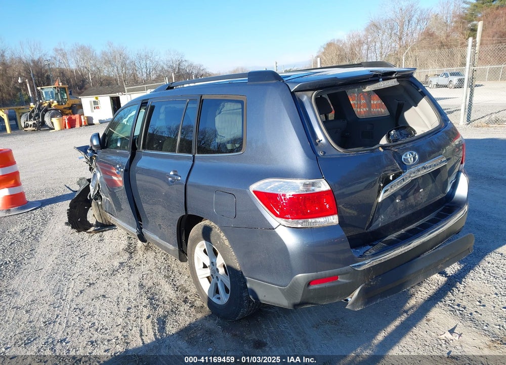 2013 TOYOTA HIGHLANDER VIN: 5TDBK3EH9DS205595