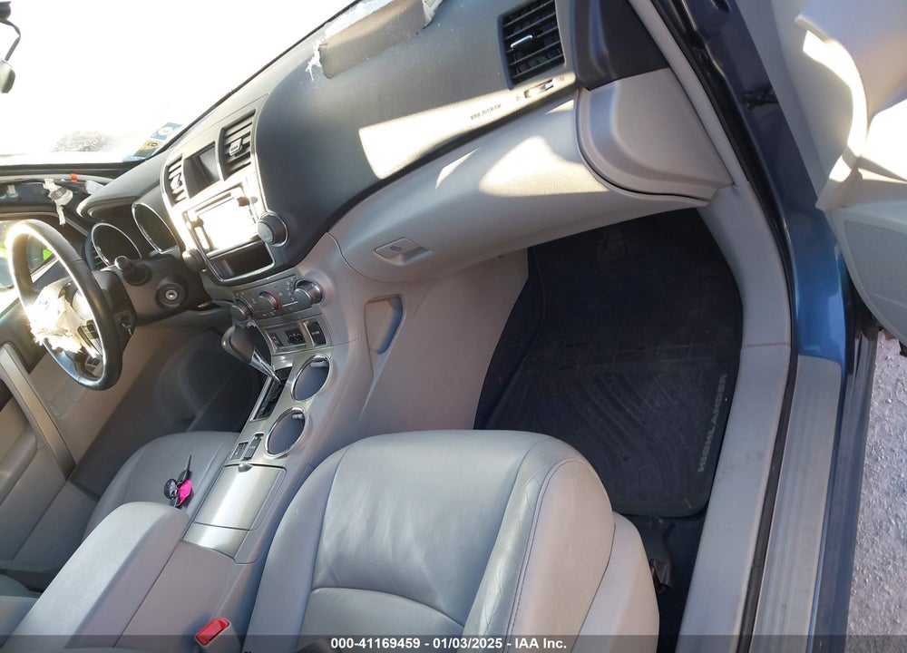2013 TOYOTA HIGHLANDER VIN: 5TDBK3EH9DS205595