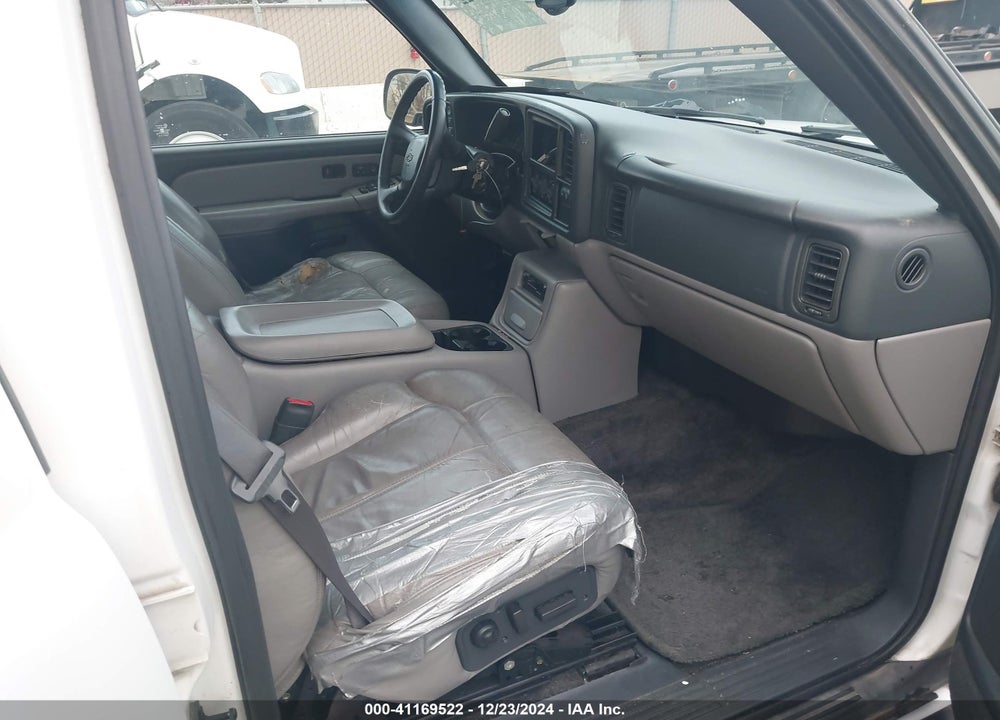 2001 CHEVROLET TAHOE LT VIN: 1GNEK13T11R128067