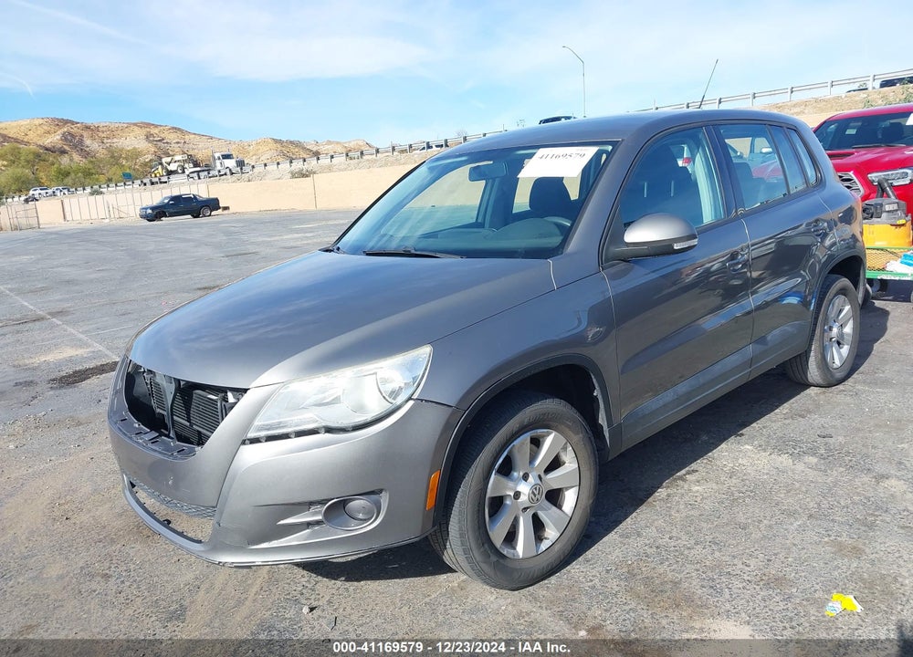 2010 VOLKSWAGEN TIGUAN S VIN: WVGAV7AXXAW536068