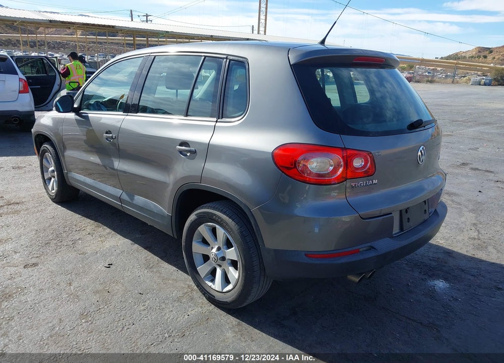 2010 VOLKSWAGEN TIGUAN S VIN: WVGAV7AXXAW536068
