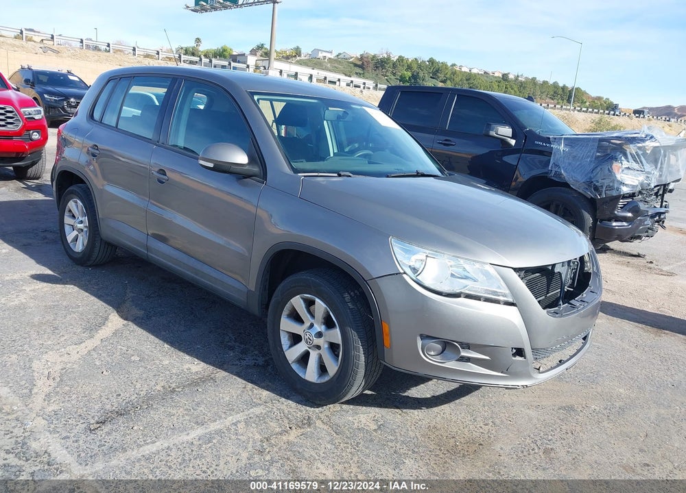 2010 VOLKSWAGEN TIGUAN S VIN: WVGAV7AXXAW536068