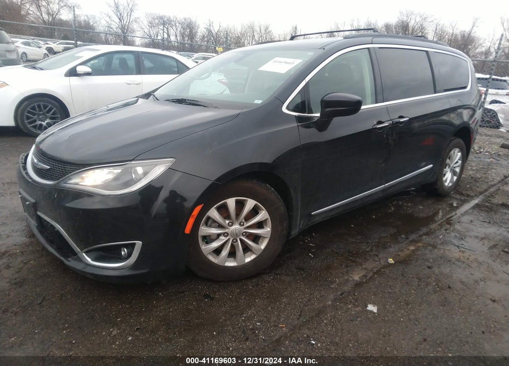 2017 CHRYSLER PACIFICA TOURING L VIN: 2C4RC1BG0HR821731
